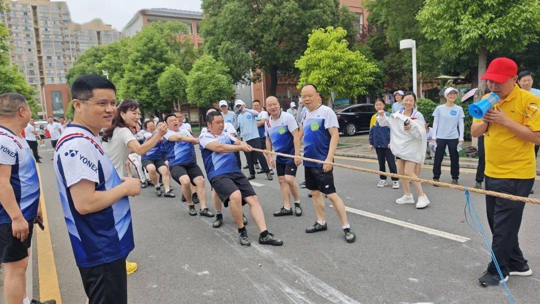 团队协作默契，赢得团体比赛冠军